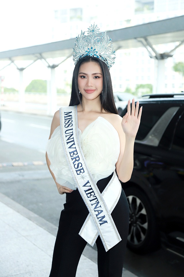 Bùi Quỳnh Hoa chính thức lên đường đi thi Miss Universe sau loạt lùm xùm, thần sắc nàng hậu ra sao? - Ảnh 2